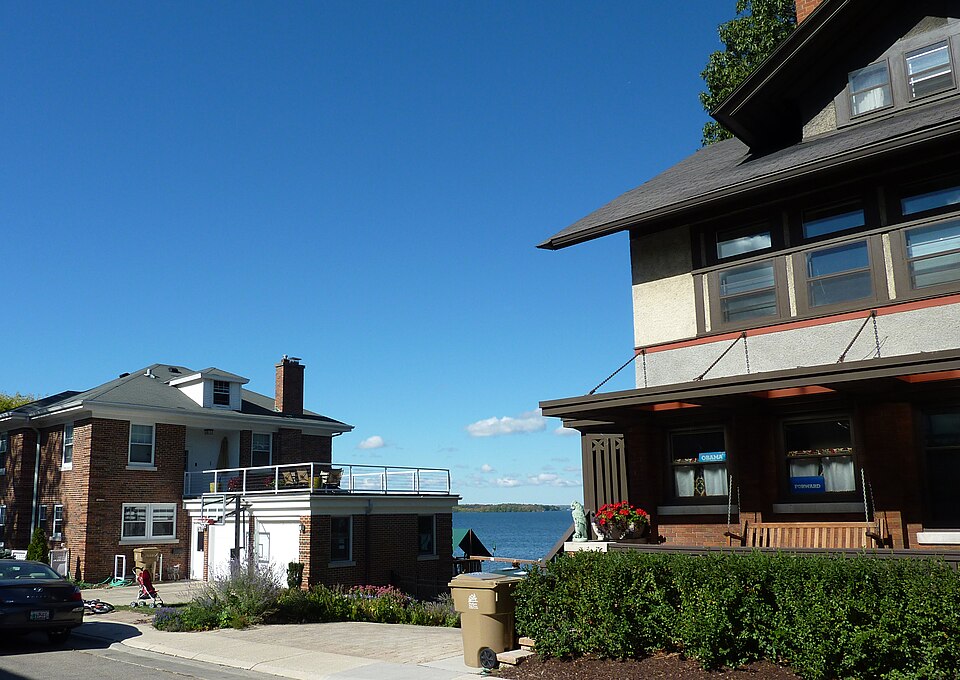 Photograph of Fourth Lake Ridge Historic District