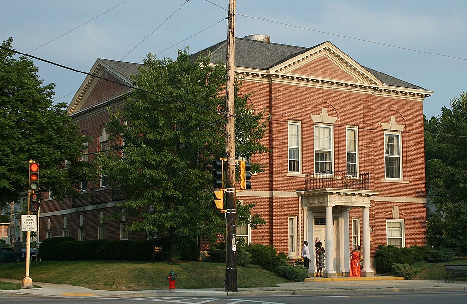Photograph of Wauwatosa Woman's Club Clubhouse