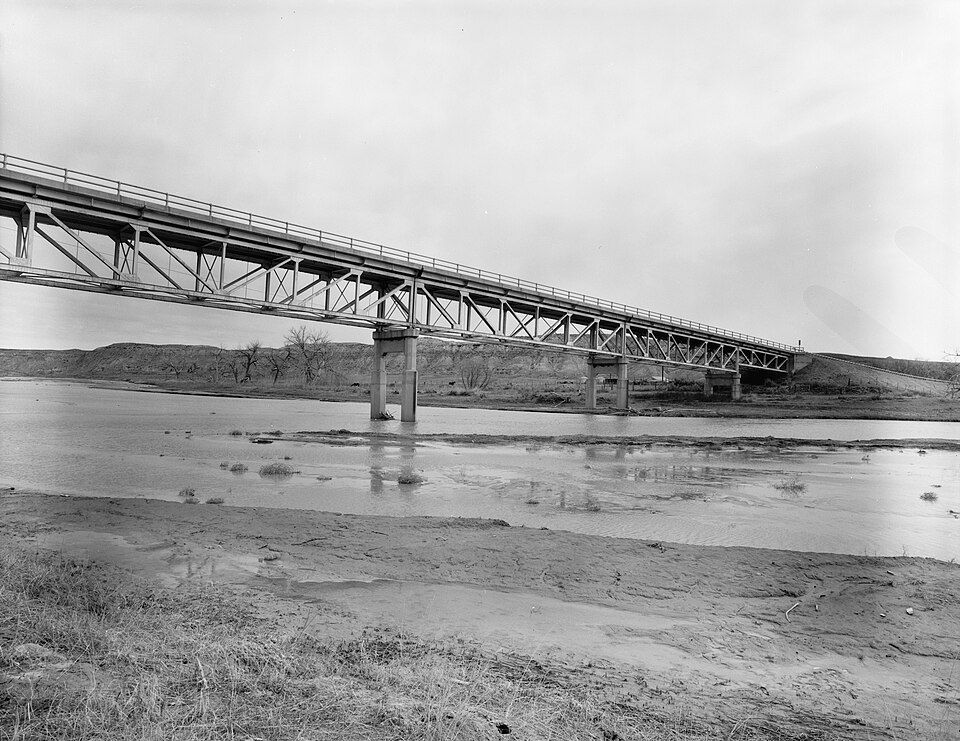 Photograph of CKW Bridge over Powder River