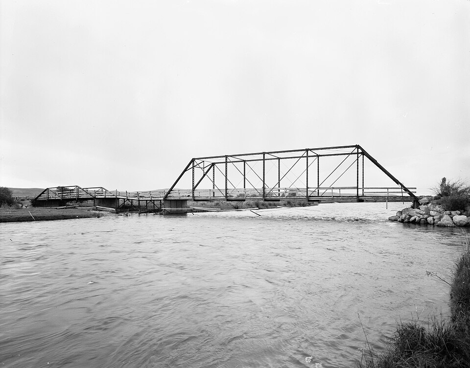 Photograph of ENP Bridge over Green River