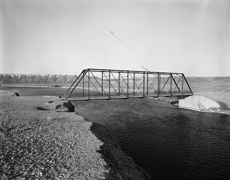Photograph of ETD Bridge over Green River