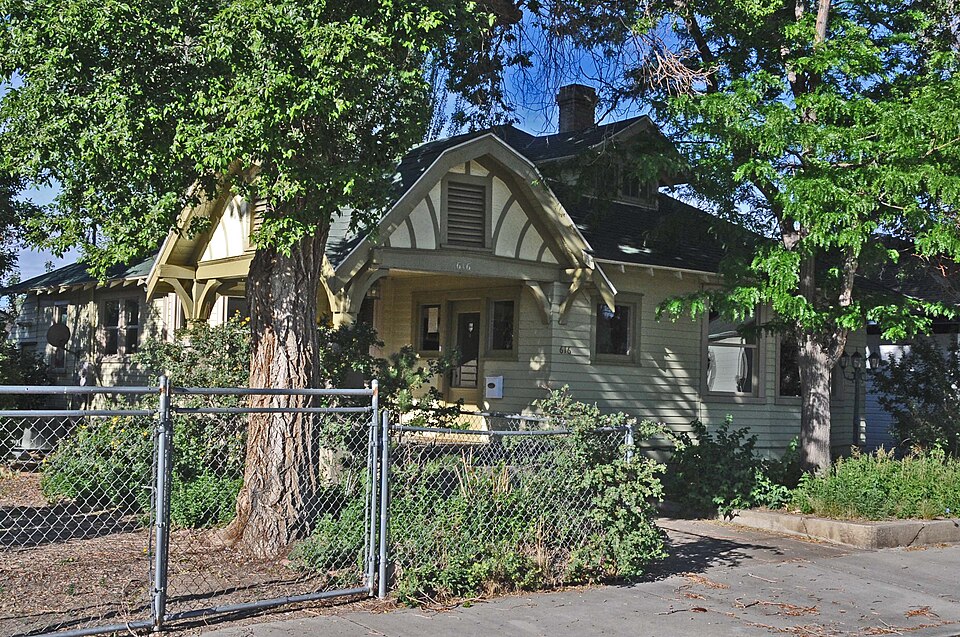 Photograph of Gras House
